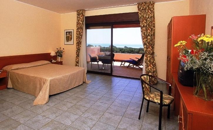 Conte Di Cabrera Hotel Club ポッツァッロ エクステリア 写真